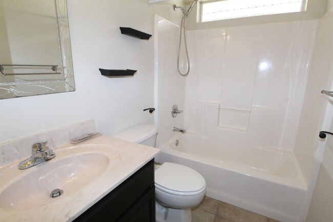 Building Photo - 4150 Oak Pointe Dr