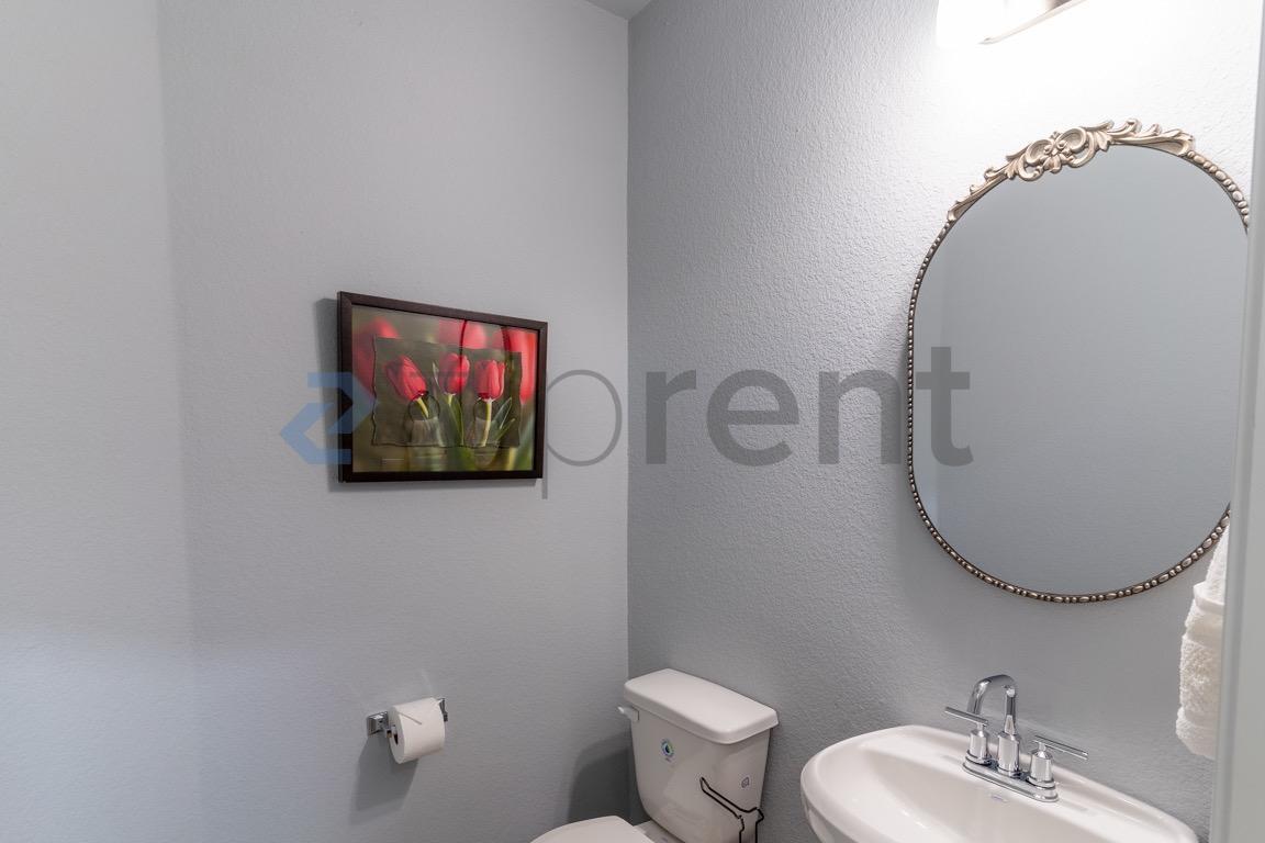 Building Photo - Unit