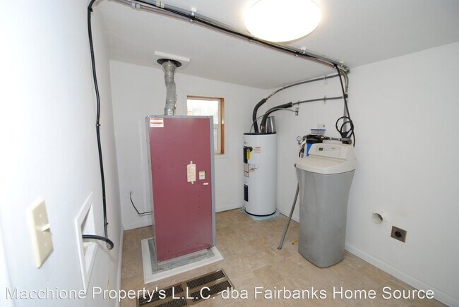 Building Photo - 3 br, 1.5 bath House - 2829 Horseshoe Way
