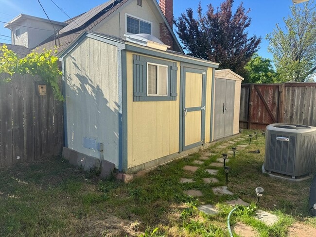 Building Photo - 519 San Remo St