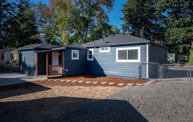 Building Photo - Beautiful 3 bd, 1 bath open kitchen/living...