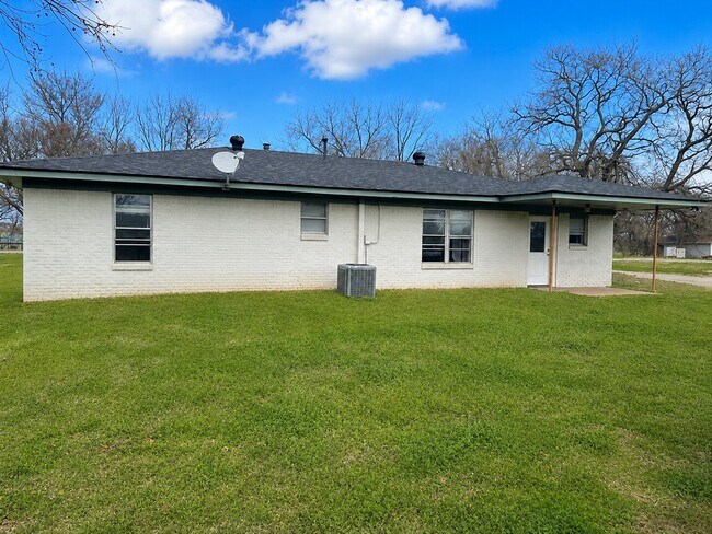 Building Photo - 5283 Carpenters Bluff Rd