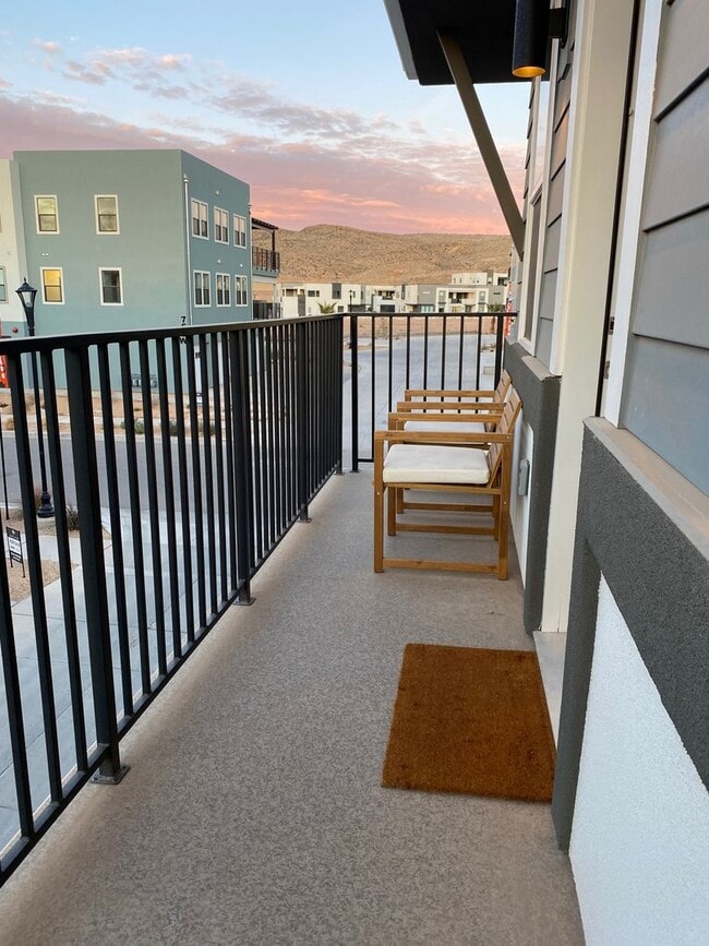 Building Photo - Newer Fully Furnished Private Studio Casit...