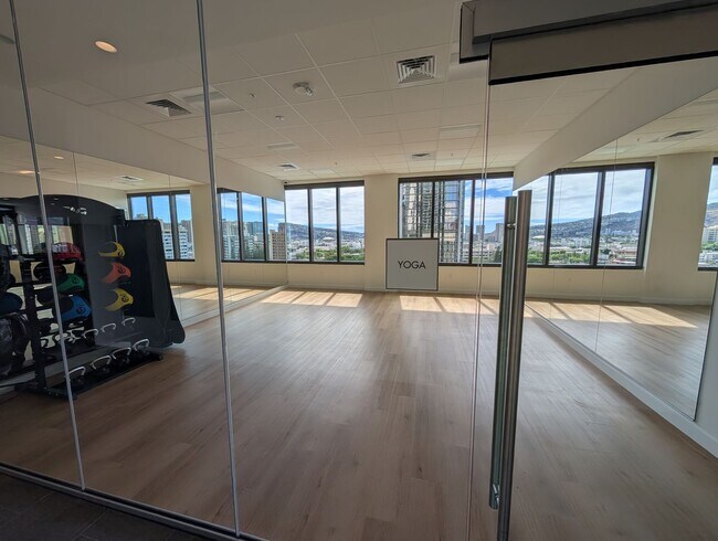 Building Photo - The Park on Keeaumoku brand new studio apartment