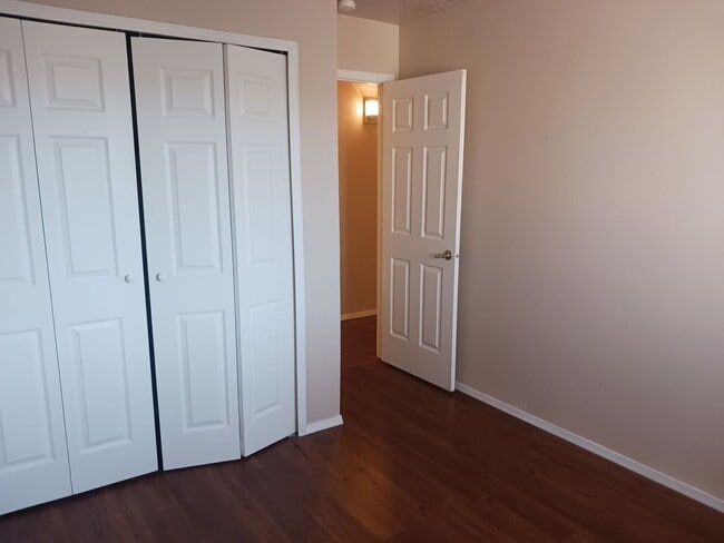 Building Photo - AFFORDABLE & CUTE!