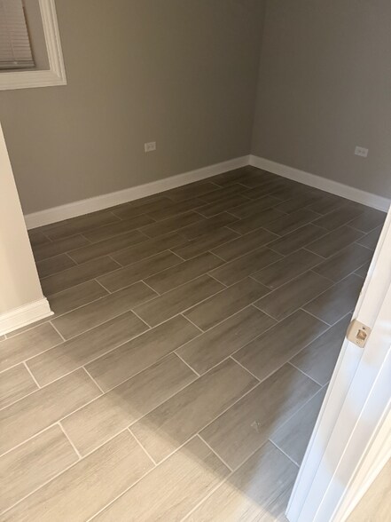 Building Photo - 8509 S Brandon Ave