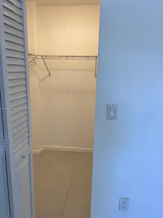Building Photo - 7820 NE Bayshore Ct