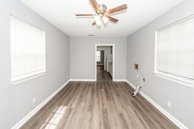 Building Photo - 3 Bedroom, 1 Bathroom Home in Dorchester Terrace - North Charleston