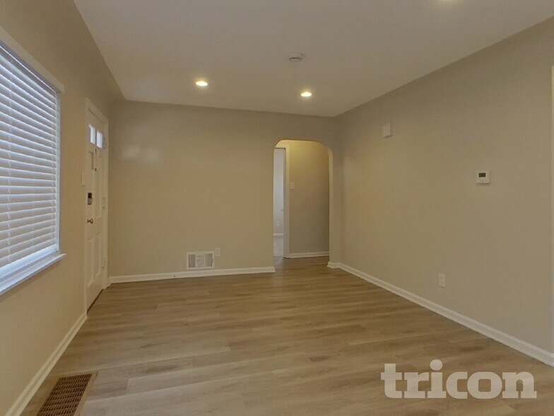 Building Photo - 1364 Ironton St