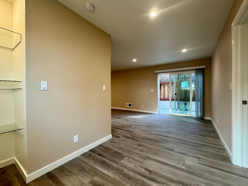 Building Photo - 148 Lancaster Way
