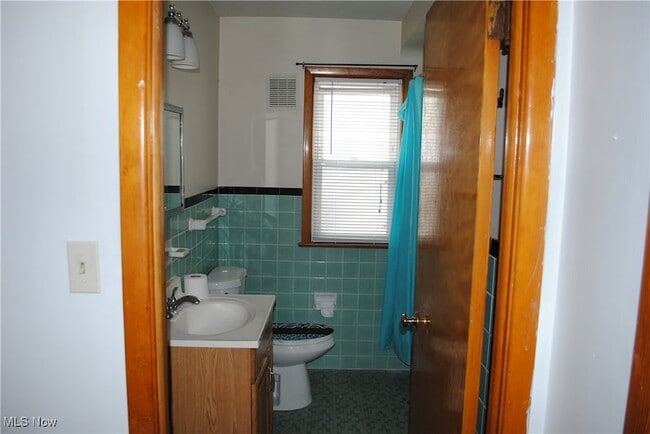 Building Photo - 24850 Zeman Ave