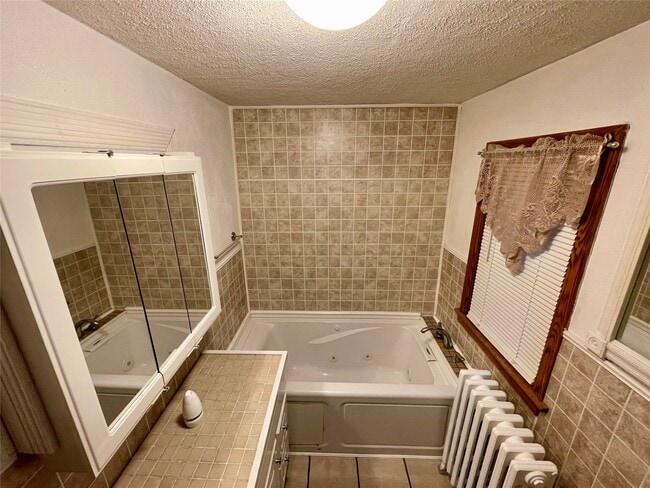 Building Photo - 112 N Roosevelt Ave