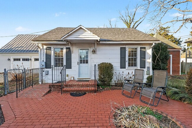 Building Photo - Cozy Cottage in Downtown Fredericksburg