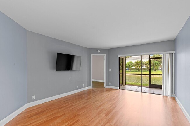 Building Photo - 5545 Courtyard Dr