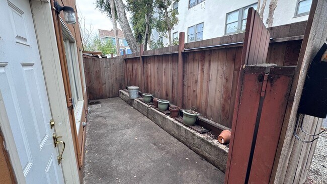 Building Photo - 1203 Benton St. - 1 bedroom | 1 bath