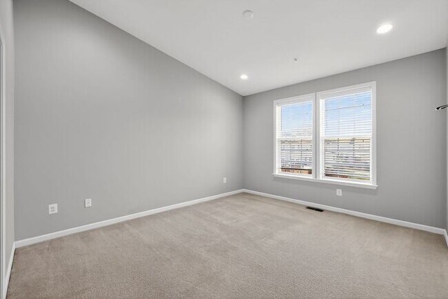 Building Photo - 8601 Sweet Rose Ct