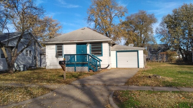 Primary Photo - 1414 E 5th St