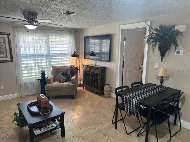 Building Photo - 1980 Tahitian Pl