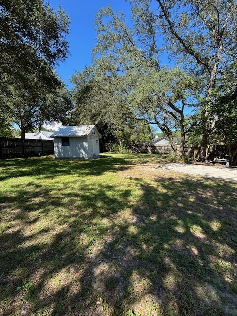 Building Photo - 2625 Weeping Willow Ln