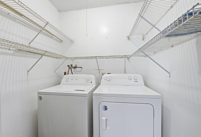 Building Photo - 452 Normandy Ln