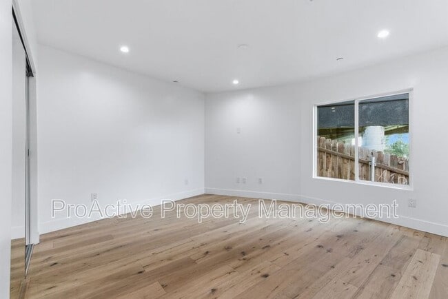 Building Photo - 2409 Yorkshire Dr