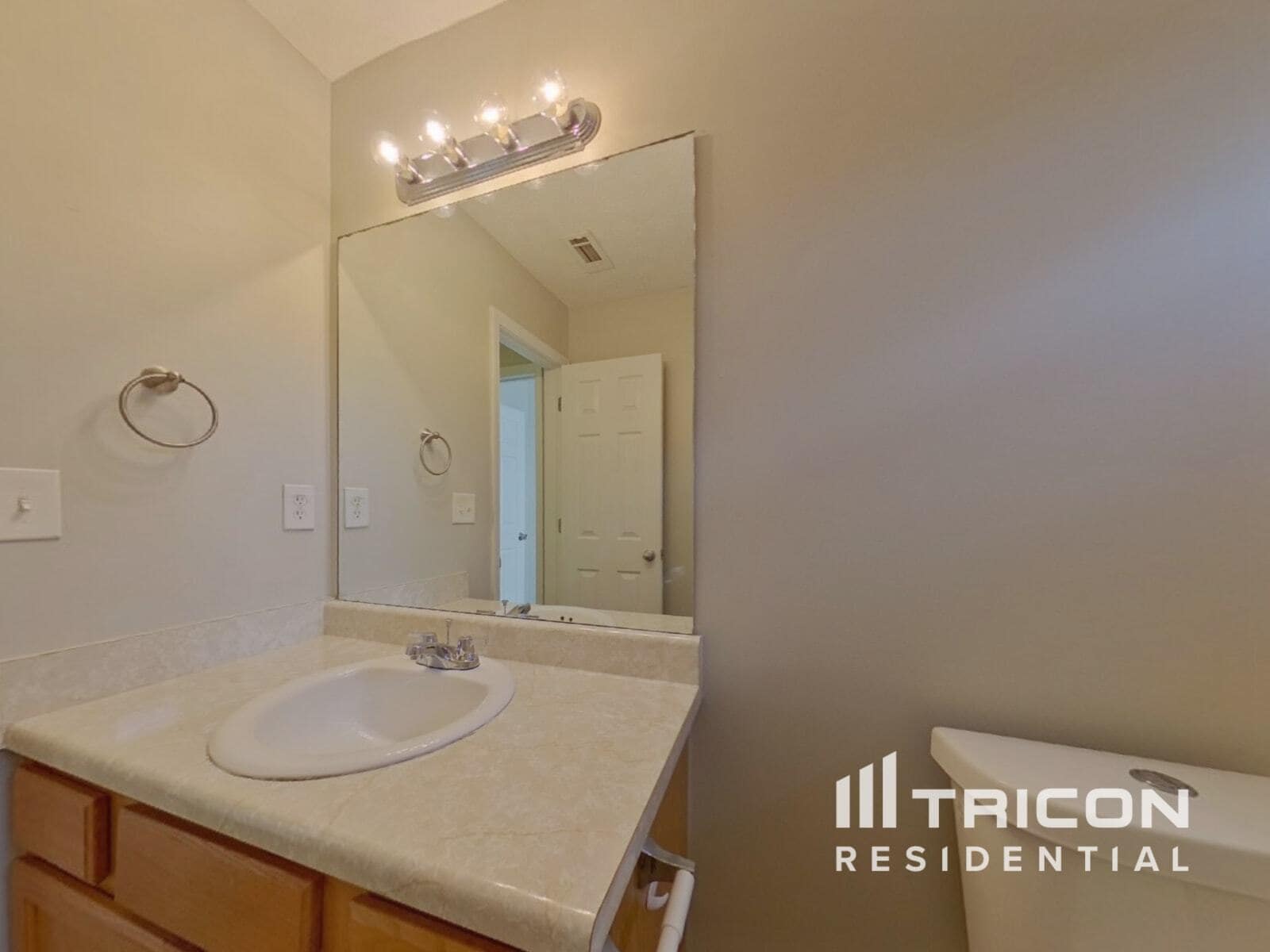 Building Photo - 9765 Moss Pointe Path