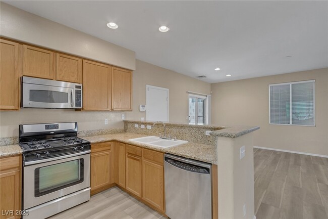 Building Photo - 9835 W Spinnaker Creek Ave