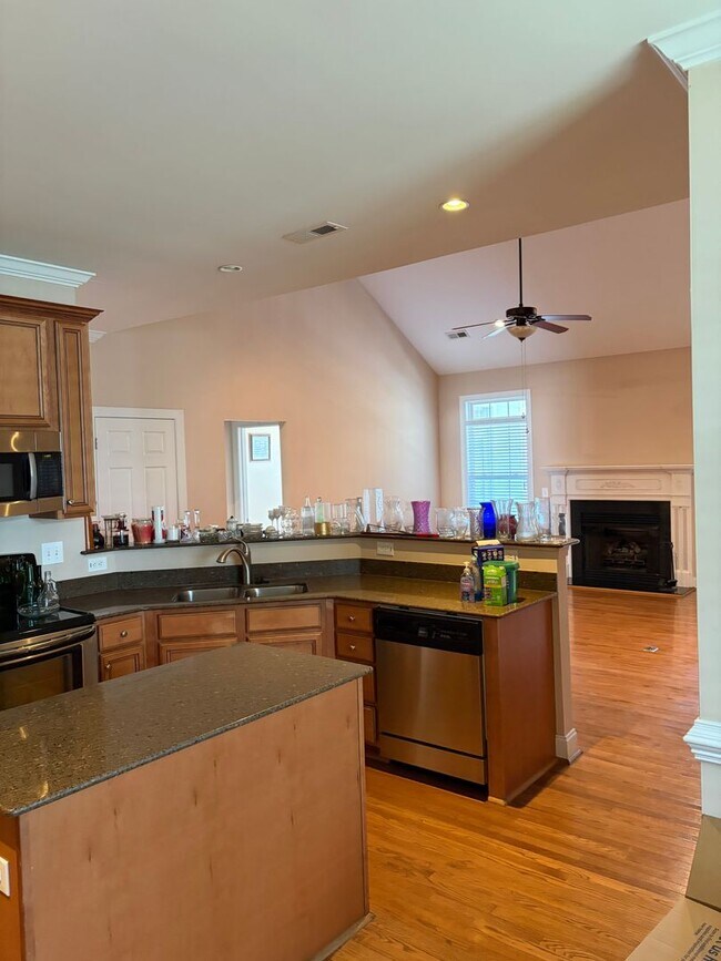 Building Photo - TRAVLERS REST HOME LOCATED IN HUNTERS RIDGE GATED COMMUNITY!