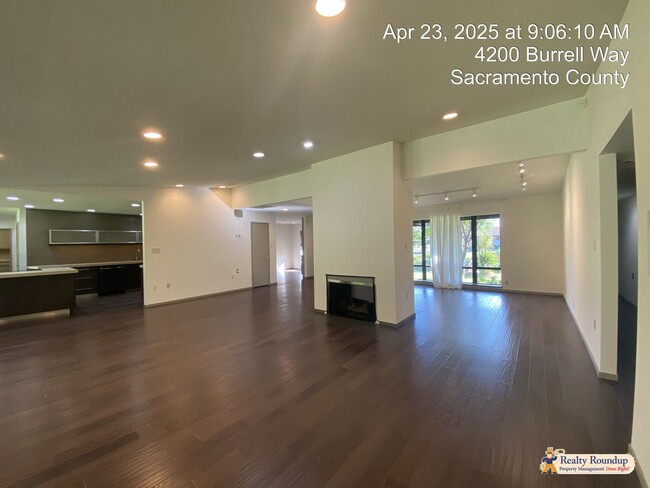 Building Photo - Sprawling Ranch with Open Floorplan & Exce...