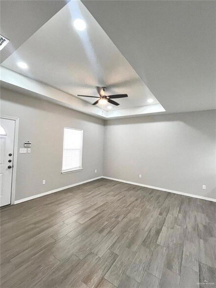 Building Photo - 1635 Playa Dr