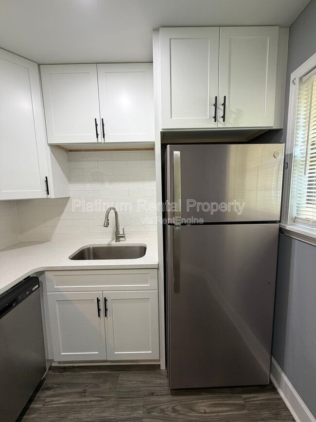 Building Photo - 1502 Waverly Way