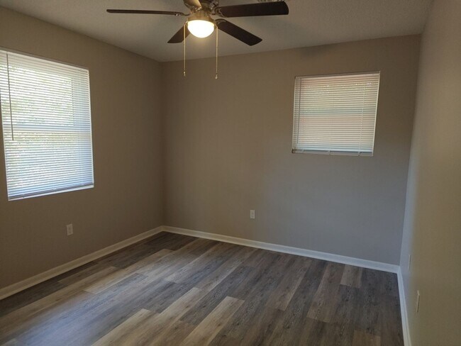 Building Photo - Great SC Location!