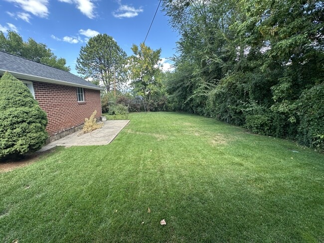 Building Photo - 1376 Darling St