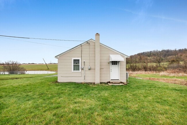 Building Photo - Fully Furnished Bright & Comfortable 1-Bedroom Cottage Available for Rent