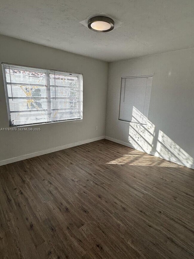 Building Photo - 541 SW 7th St