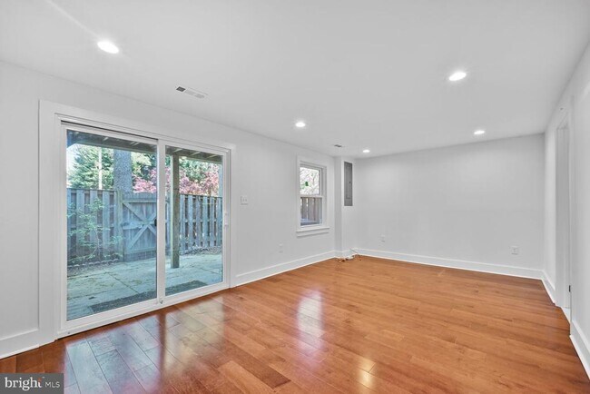 Building Photo - 10222 Arizona Cir