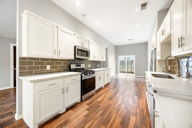 Building Photo - 5122 Prairie Creek Dr