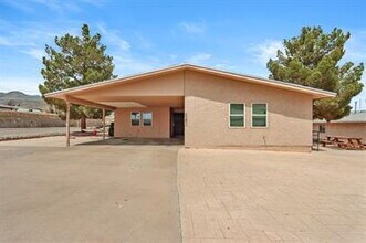 Building Photo - 2 bedroom Duplex in Northeast El Paso