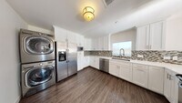 Building Photo - Beautiful 3 bedroom, 2 bath house in Woodl...