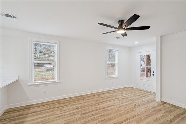 Building Photo - 5186 Broken Oak Dr