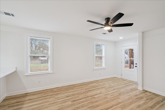 Building Photo - Spacious 4BR/2BA Home with 1,387 Sq Ft — Prime Memphis Location!