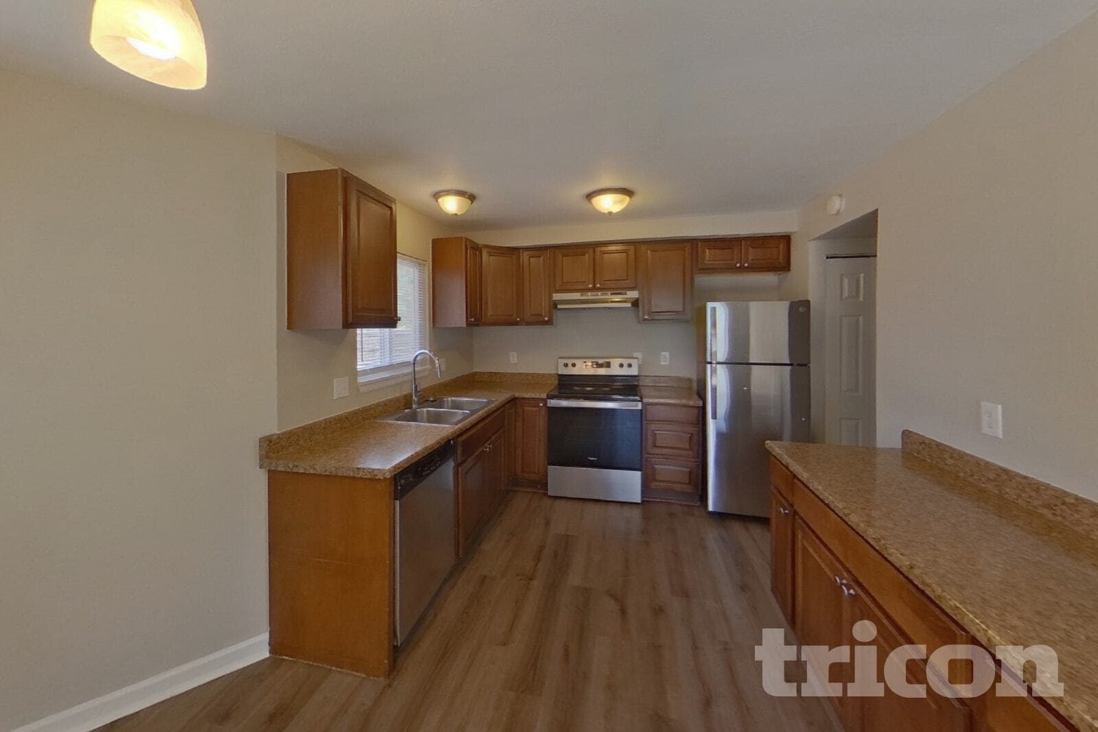 Building Photo - 4470 Hollyridge Dr