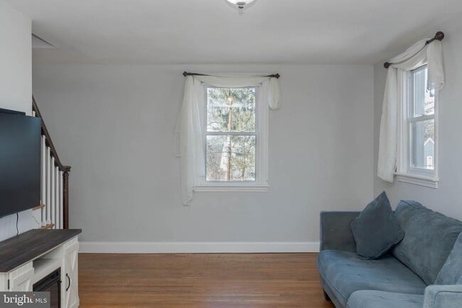 Building Photo - 209 Elm Ave