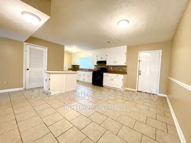 Building Photo - 2142 Fairway Ct SE