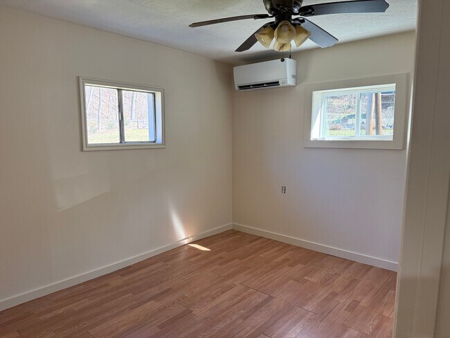 Building Photo - 525 Allen Dr