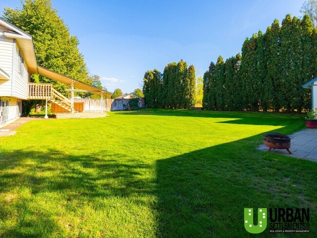 Building Photo - For Rent – Spacious Split-Level Home with ...