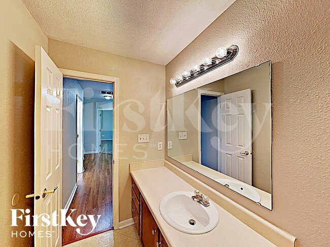 Building Photo - 11105 Falls Church Dr