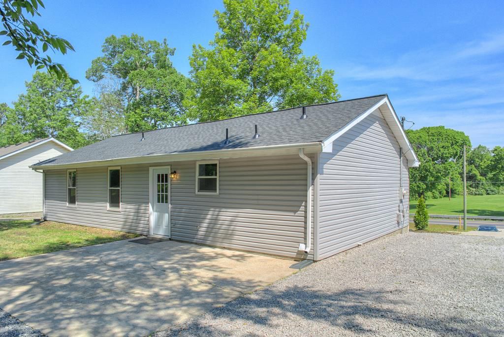 Building Photo - 212 Broadmoor Dr