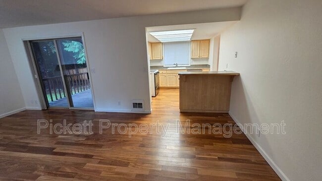 Building Photo - 565 NW Carolyn Ln