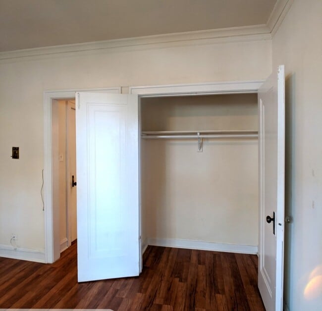 Building Photo - 2536 N Sawyer Ave